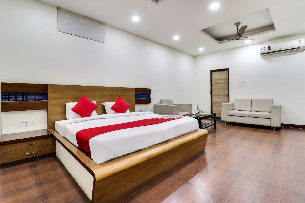 Oyo 43936 Hotel Rajputana Palace Farrukhabad Habitación foto